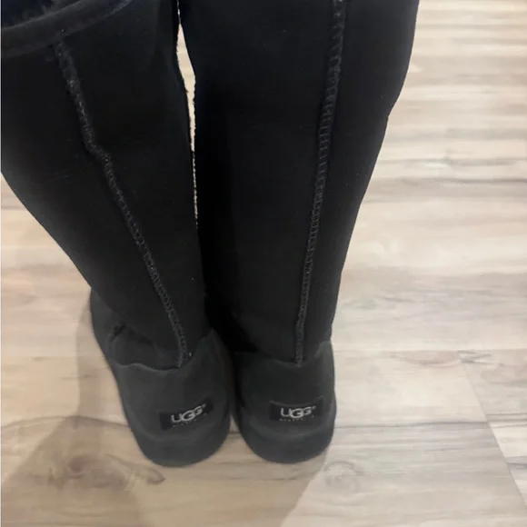 UGG Women's Black Winter Boots - Picture 2 of 5